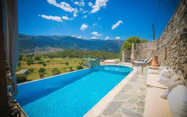 Traditional Villa Askyfou