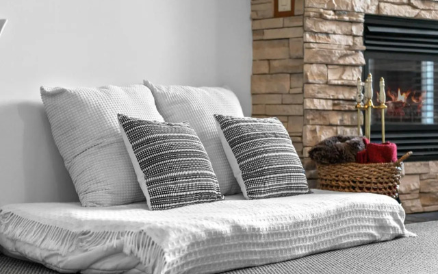 ⭐️ Luxury Mountain View Studio in Canmore ⭐️