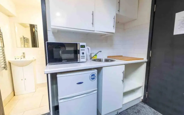 Ground Floor Cosy Studio Close to the City