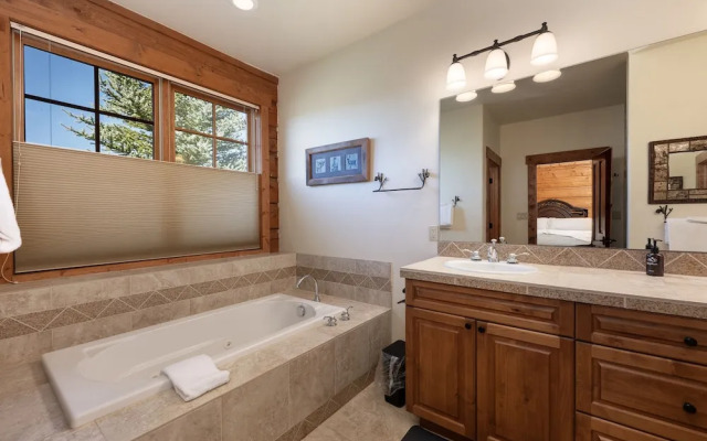 19th Hole 3 Bedroom Cabin