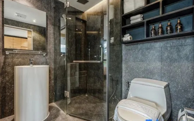 *1BR Near Beach • Rooftop Pool, Gym & Dining C225