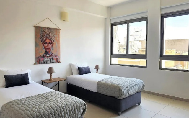 Phaedrus Living Ledras Residences 205