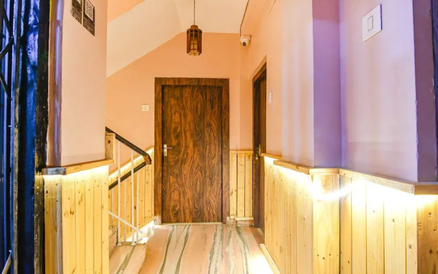 Fabhotel The Golden Orchid