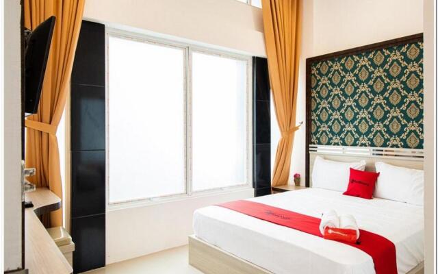 RedDoorz Plus @ Centrium Katamso Medan
