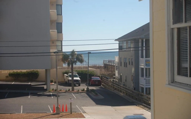 2035-2 Ellington, Upstairs