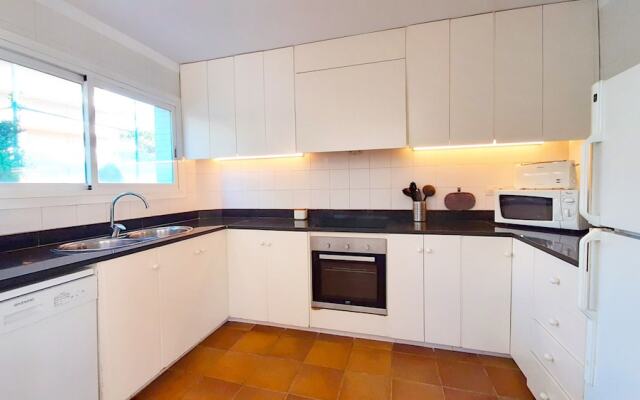 Villa - 4 Bedrooms with Pool and WiFi - 107985