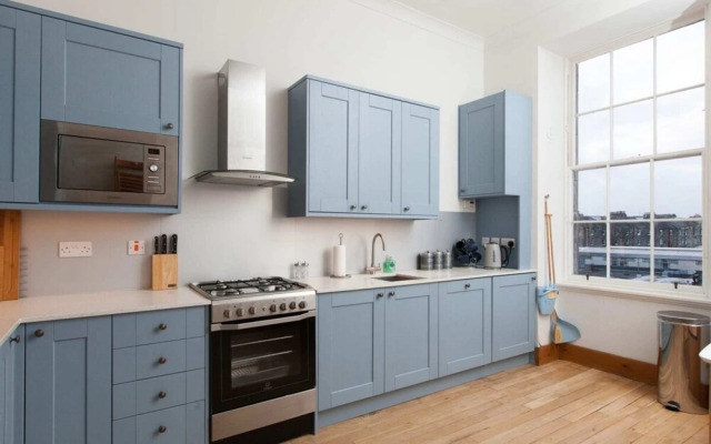 Traditional Luxury Apartment Sleeps 10 Guests