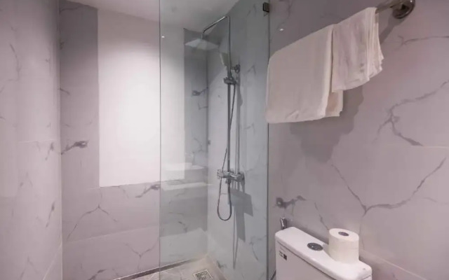 Luxe Paradise Suites Hotel Hoang Cau