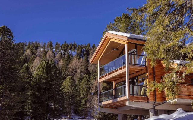 Lavish Chalet With hot tub