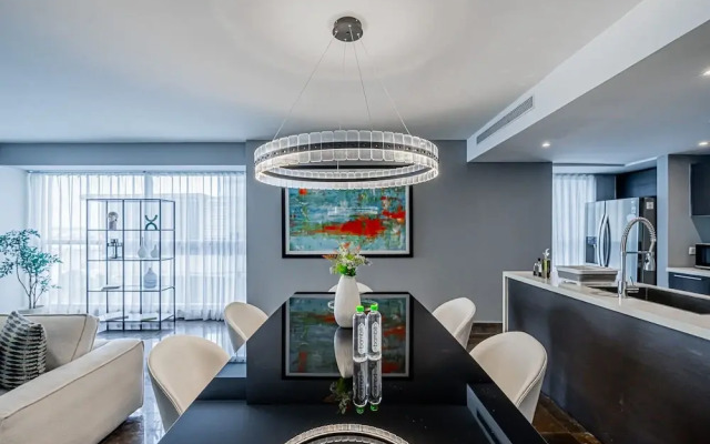 w Majestic 2BR w Perfect Balcony in YOO