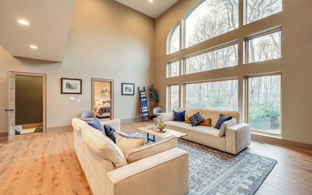 2 Mi to Beech Mtn Resort! 8,000-sq-ft Luxe Escape