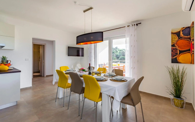 Holiday House emjalemi