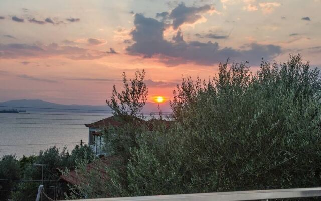 Nina's Villa, Cosy Seaview Retreat