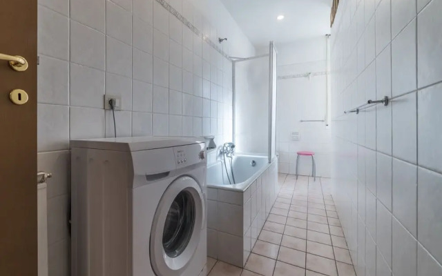 San Lorenzo Roomy Apartment