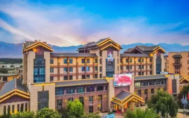 Manpu Tianmu Yangyan Hot Spring Hotel (Zhenbeibao Western Studios See Helan Performing Arts Town)