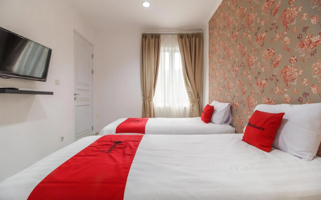 RedDoorz Plus near Exit Toll Puncak 2 – Guest Rooms – Ciawi