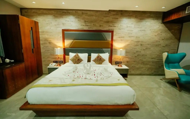 RG Exclusive Hotel-Akola