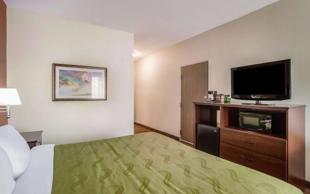 Quality Inn & Suites Lawrence - University Area