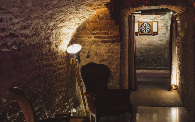 Luxury House Sleeps 14 With Secret Bar Near Bath