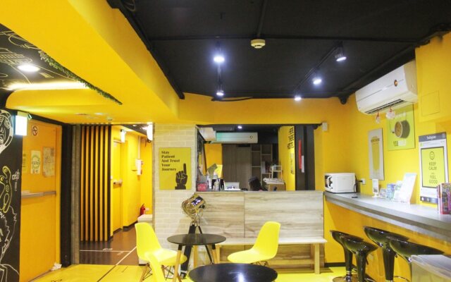 Youth Hostel Zhanqian here and there