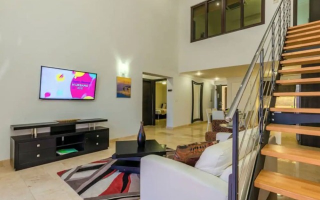 3BR 3BA Duplex w Amazing Views Pool Amenities