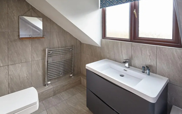 Host Stay Larpool Mews Holiday Home