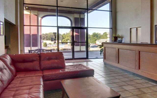 Econo Lodge Conference Center