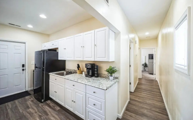 Cozy 2 Bedroom Getaway