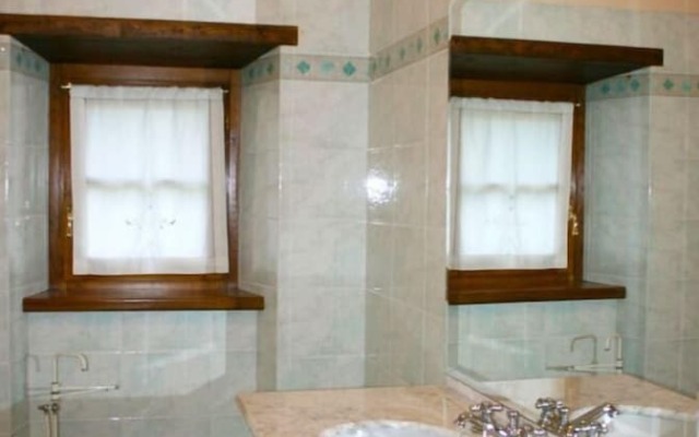 Wonderful private villa with private pool, A/C, WIFI, TV, pets allowed and parking, close to Are...