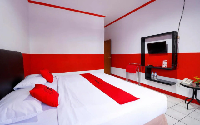 RedDoorz Plus @ Samratulangi Manado