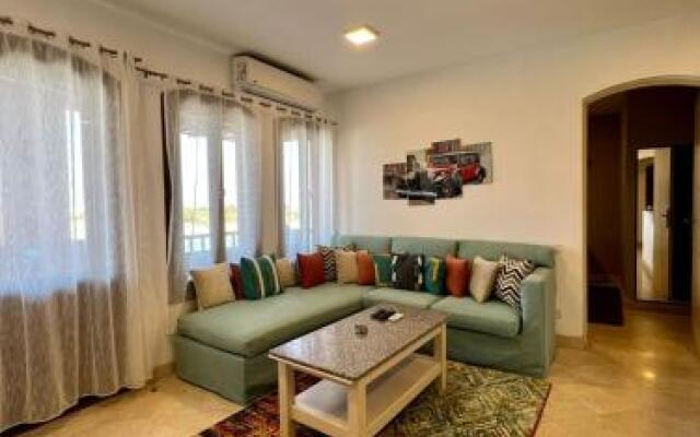 Amazing Pool And Lagoon View 2br Apartment