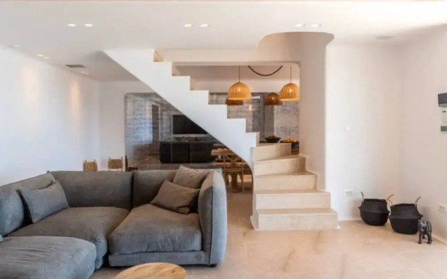 Breathtaking 5 Bedroom Villa With Private Pool