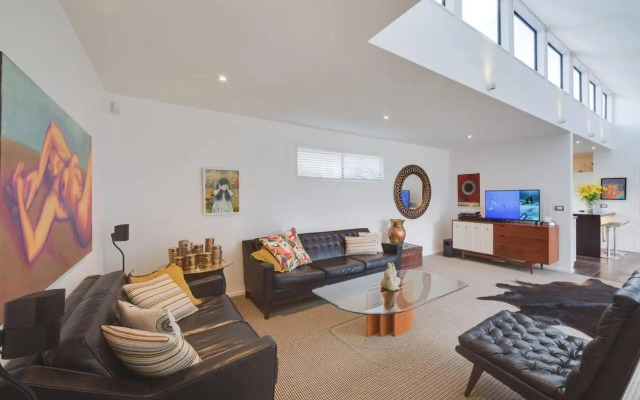 Black Luxury Lodge