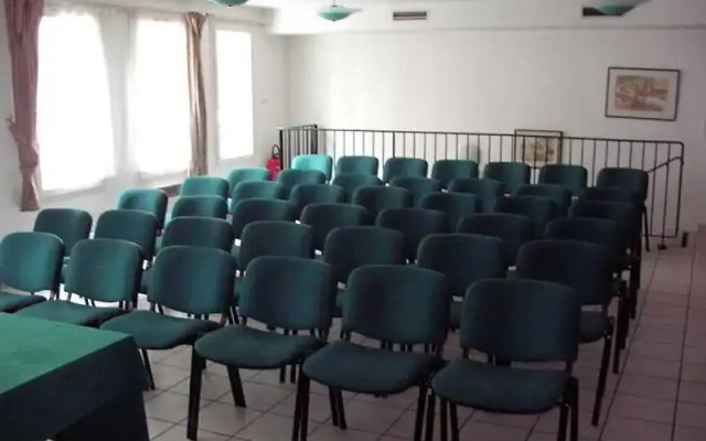 Euro Hotel Sovereign Paris Saint-Denis