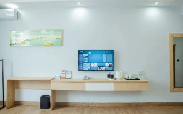 Qiongzhong Santaiyuanlong Business Hotel