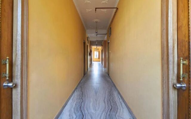OYO Rooms Rajmahal Square 2