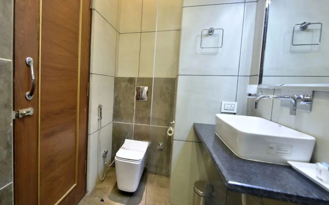 SS International Hotel by OYO Rooms