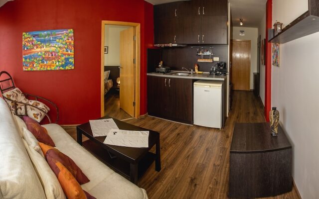 FM Premium 1-BDR Apartment with Terrace-Pacific