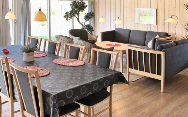 Tranquil Holiday Home in Væggerløse near Sea