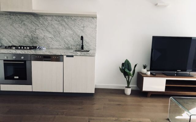 Level 8 Marvelous Apartment with pool access