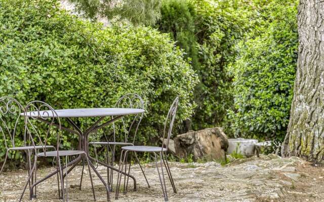 Inviting Holiday Home in Rasteau Near Vaison la Romaine