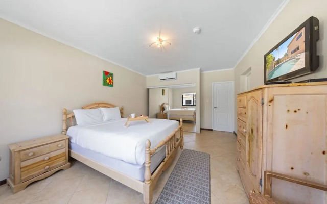 Gold Coast 4br4 5BA Villa w Privatepool Gym