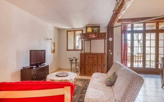 Quiant Holiday Home in Azille With Terrace