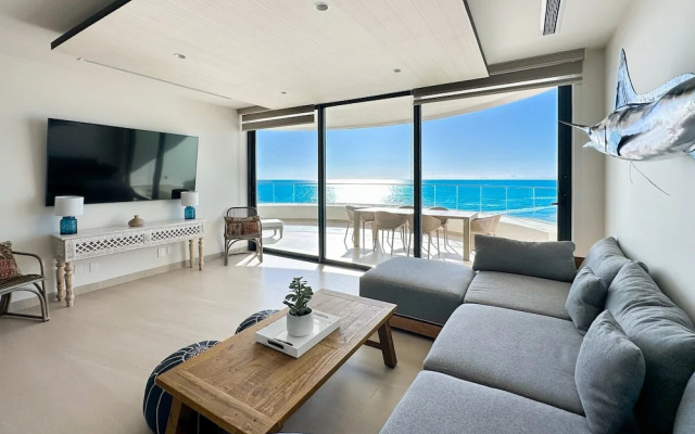 Has it all Beachfront Retreat With Stunning Views