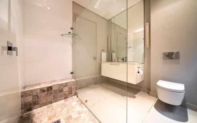 Amara Lincoln - 100m From Camps Bay Beach