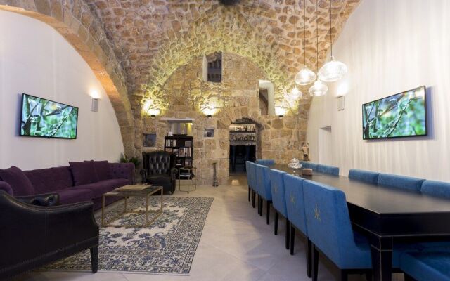 Akotika Boutique