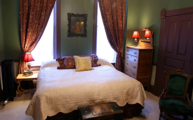 Martin & Mason Hotel