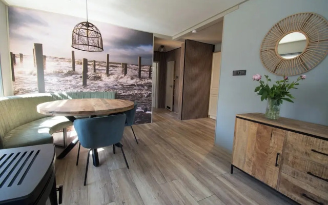 Modern 4-person Bungalow Near Beach