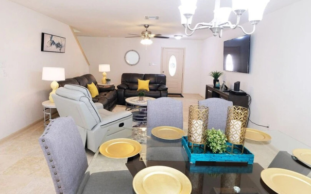 5Bdrm 2.5Bath 9Beds - The Nest Big House