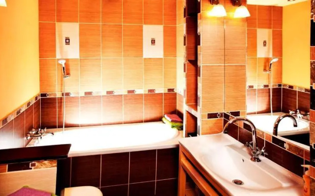 AbsyntApart- Market Square